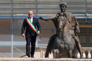 Il sindaco Gualtieri