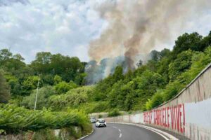 L'incendio scoppiato a Roma