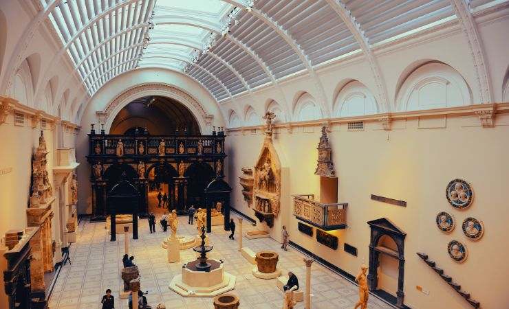 dentro un museo